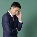 顔の左側ばかりニキビができる原因とは?日頃のクセがニキビにつながる!