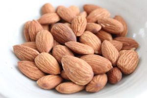 アーモンドはニキビ予防の強い味方！【優れた成分と高い美肌効果】