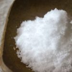 塩で肌がツルツルに!ニキビ予防にもシミ対策にも