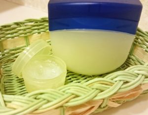 ヴァセリンでニキビは予防できる？悪化する可能性はある？