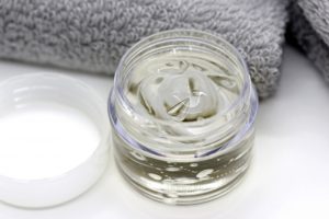 ヒアルロン酸はニキビの原因になることはある？ヒアルロン酸の効果とは？