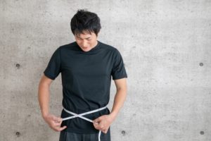 過剰なダイエットがニキビの原因になる！無理のない方法とは？